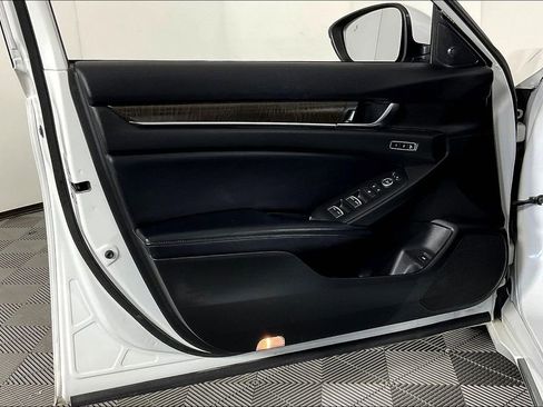 Used 2018 Honda Accord Touring image 25