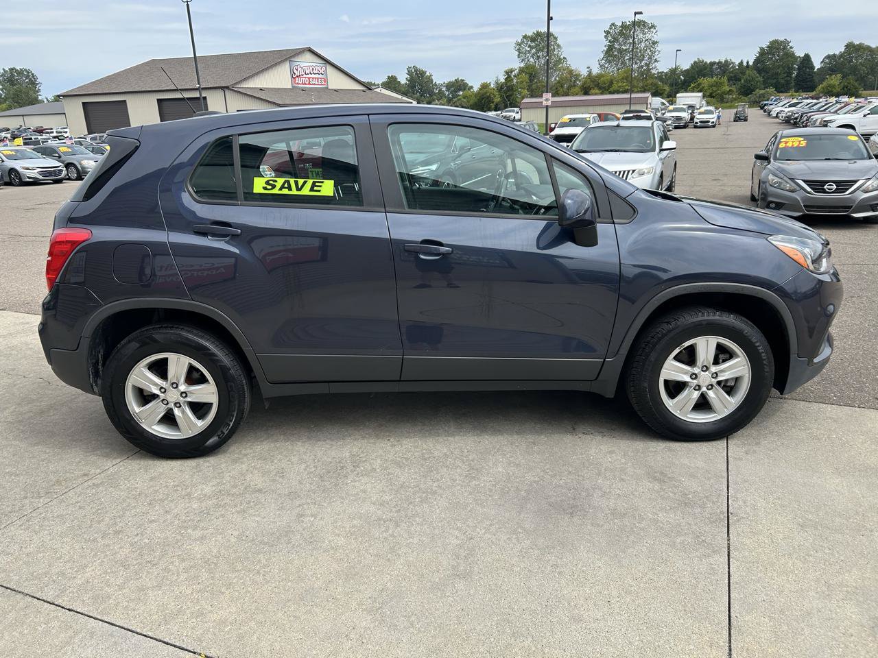 Used 2019 Chevrolet Trax LS AWD/4WD image 4