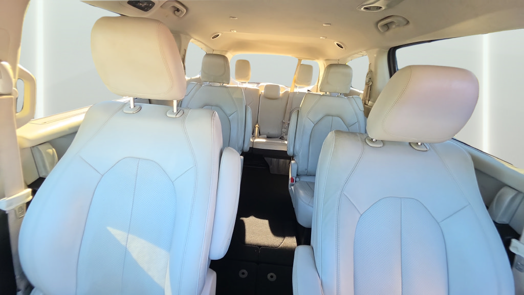 Used 2021 Chrysler Pacifica Touring-L FWD image 21