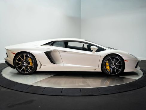 Used 2013 Lamborghini Aventador LP 700-4 image 9