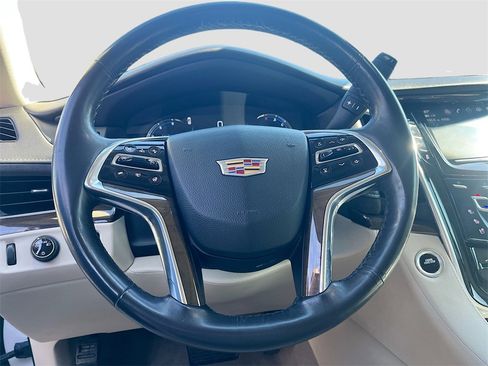 Used 2020 Cadillac Escalade Luxury image 11