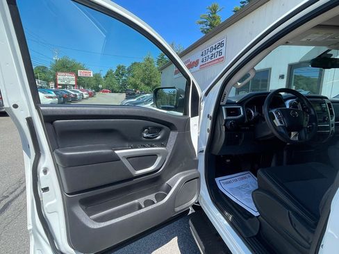 Used 2017 Nissan Titan S AWD/4WD image 11