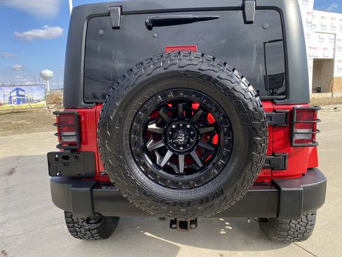 Used 2014 Jeep Wrangler Unlimited Sahara w/ Max Tow Package image 5