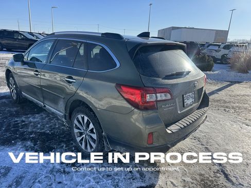 Used 2017 Subaru Outback 2.5i Touring image 5