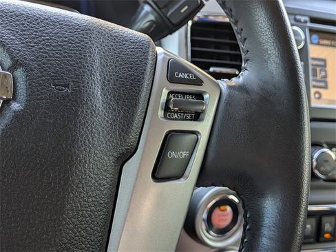 Used 2017 Nissan Titan SV image 28