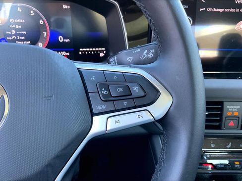 Used 2025 Volkswagen Jetta SE image 25