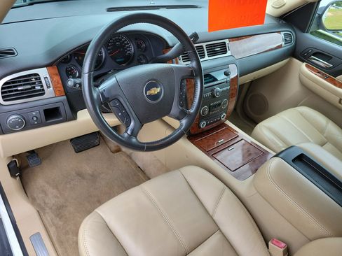 Used 2007 Chevrolet Tahoe LTZ w/ LTZ Preferred Equipment Group RWD image 8