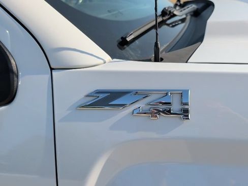 Used 2018 GMC Sierra 2500 SLT w/ Duramax Plus Package AWD/4WD image 10