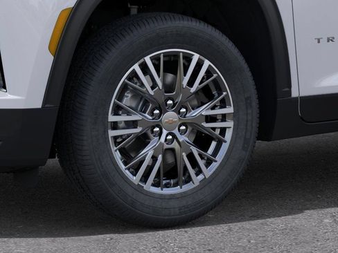 New 2027 Chevrolet Traverse LT w/ Driver Confidence Package FWD image 9