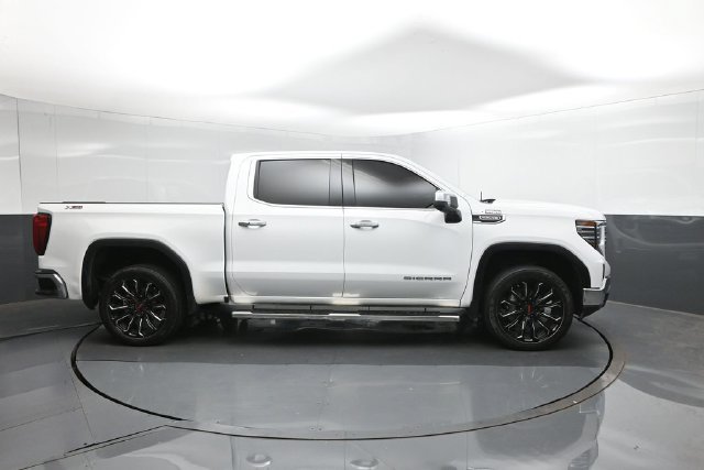 Used 2023 GMC Sierra 1500 SLT w/ X31 Off-Road Package AWD/4WD image 15