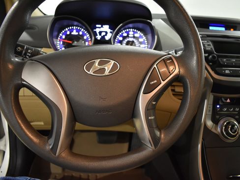 Used 2013 Hyundai Elantra GLS image 16
