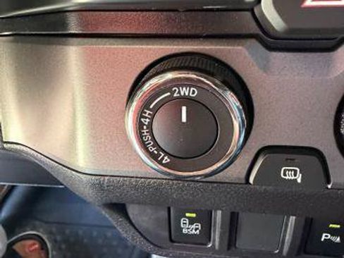 Used 2021 Toyota Tacoma TRD Off-Road w/ Technology Package AWD/4WD image 17