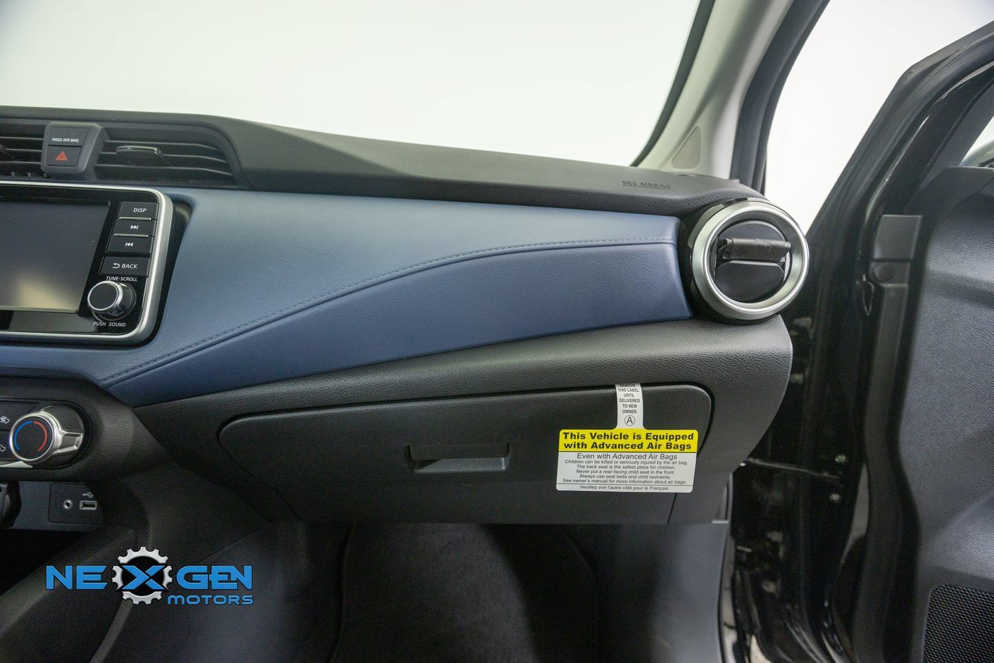 Used 2025 Nissan Versa SV w/ Trunk Package FWD image 9