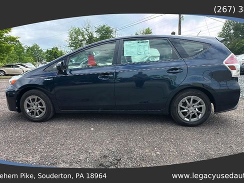 Used 2017 Toyota Prius V Four FWD image 14