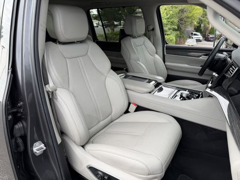 Used 2022 Jeep Wagoneer Series III w/ Premium Group I AWD/4WD image 54