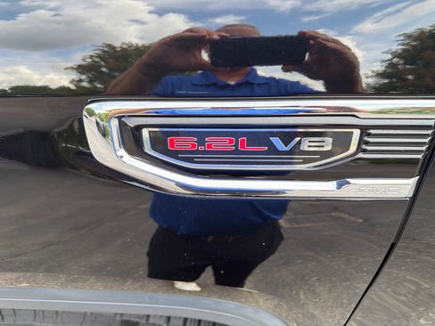 Used 2019 GMC Sierra 1500 SLT w/ SLT Premium Plus Package AWD/4WD image 10