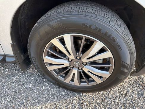 Used 2020 Nissan Pathfinder SL AWD/4WD image 17