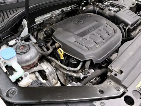 Used 2023 Volkswagen Tiguan SE R-Line AWD/4WD image 17