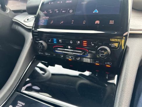 Used 2022 Jeep Grand Cherokee L Limited w/ Luxury Tech Group II AWD/4WD image 32