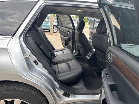 Used 2017 Subaru Outback 2.5i Limited AWD/4WD image 14