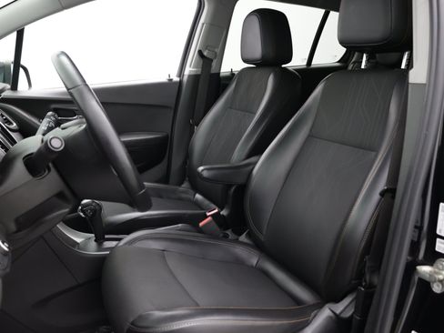 Used 2018 Chevrolet Trax LT w/ LT Convenience Package FWD image 15