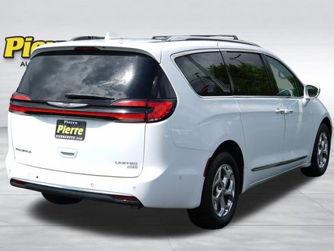 Used 2021 Chrysler Pacifica Limited w/ Premium & Safety Sphere Group AWD/4WD image 7