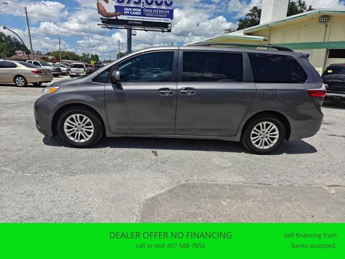 Used 2016 Toyota Sienna XLE w/ XLE Navigation Package image 2