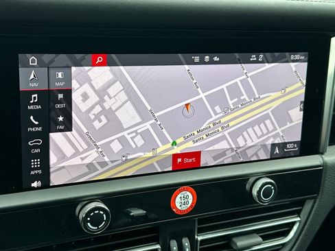 Certified 2025 Porsche Macan AWD/4WD image 22