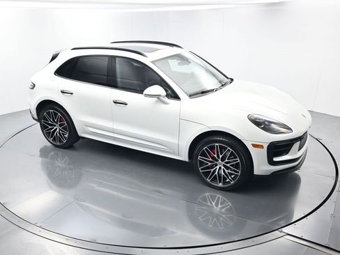 Certified 2023 Porsche Macan S AWD/4WD image 43