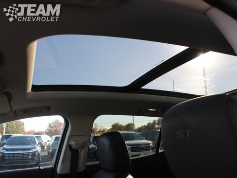 Used 2023 Buick Envision Essence w/ Sport Touring Package image 13