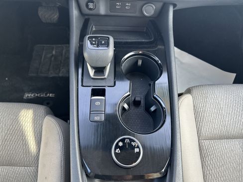 Used 2025 Nissan Rogue SV image 21