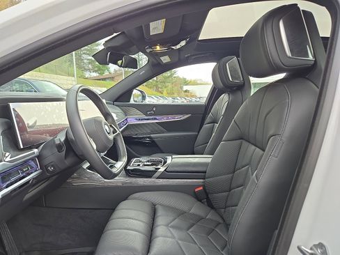 Used 2024 BMW i7 eDrive50 RWD image 13