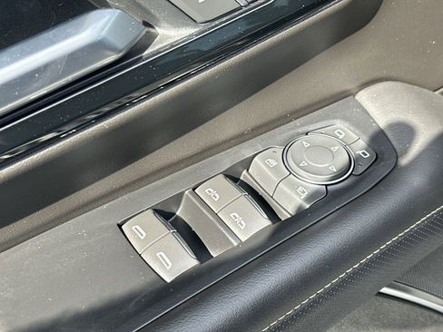 Used 2025 Chevrolet Suburban Premier RWD image 51