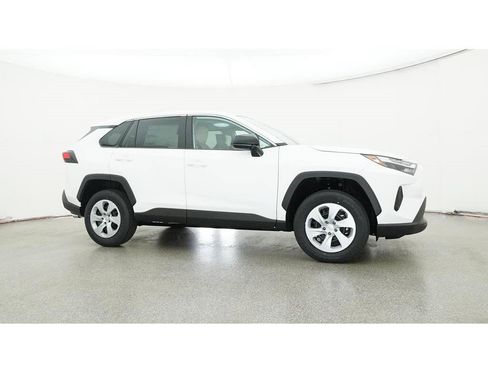 Used 2025 Toyota RAV4 LE FWD image 28
