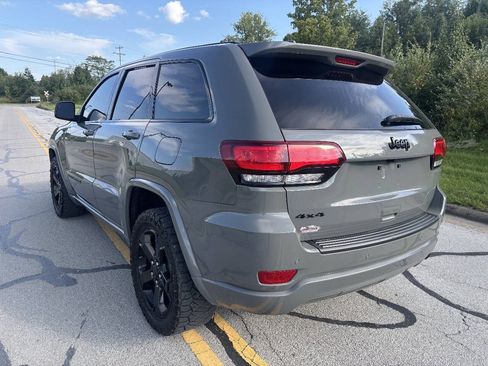 Used 2019 Jeep Grand Cherokee Altitude AWD/4WD image 7