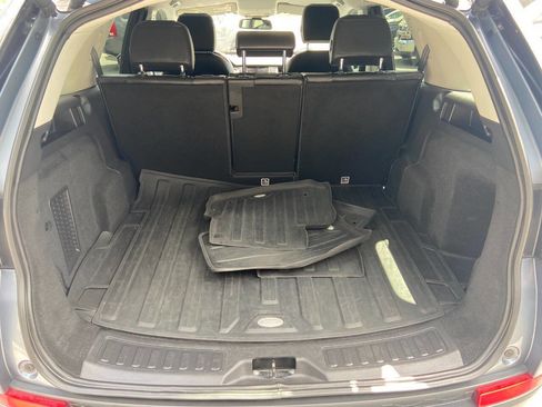 Used 2018 Land Rover Discovery Sport SE image 18