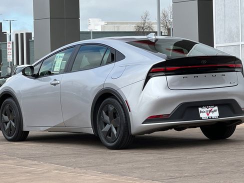 Used 2024 Toyota Prius LE image 6