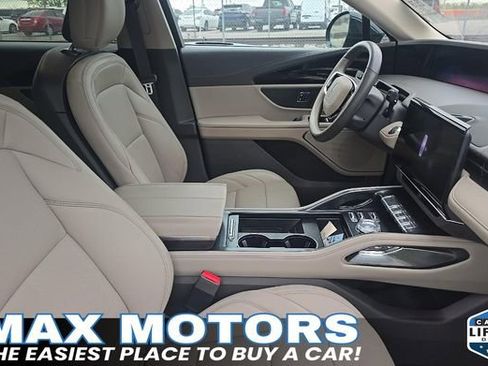 Used 2024 Lincoln Nautilus Premier AWD/4WD image 10