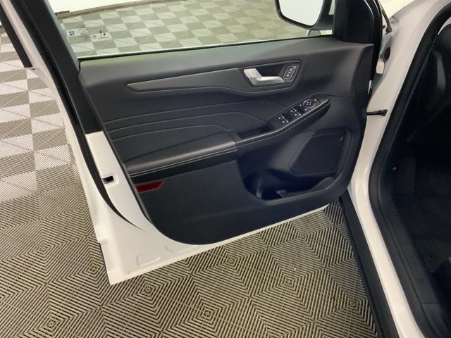 Used 2025 Ford Escape SE FWD image 28