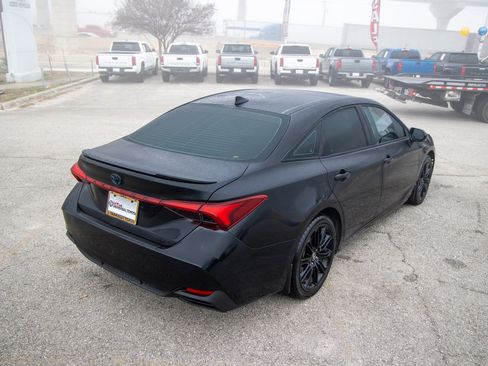 Used 2022 Toyota Avalon XSE image 9