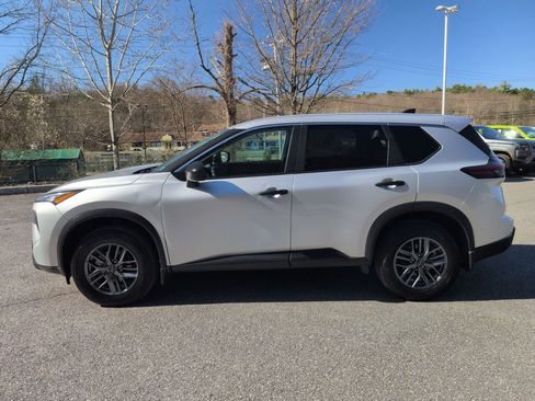 Used 2025 Nissan Rogue S image 8