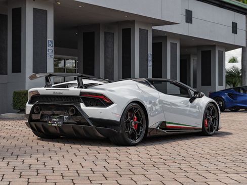 Used 2018 Lamborghini Huracan Performante image 45