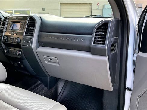 Used 2020 Ford F250 XL w/ Power Equipment Group image 18