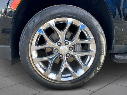 Used 2021 Chevrolet Suburban LT w/ LT Signature Package image 10