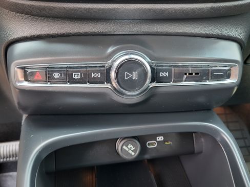 Certified 2023 Volvo XC40 Recharge Ultimate w/ Protection Package Premier AWD/4WD image 18