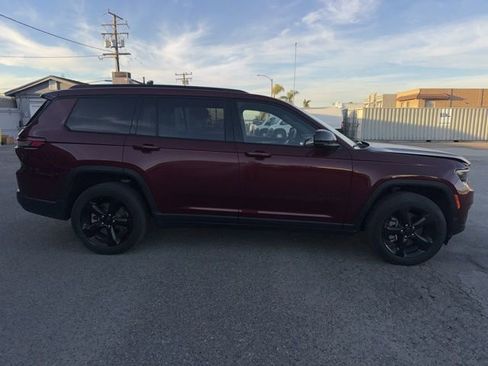 Used 2021 Jeep Grand Cherokee L Laredo image 4