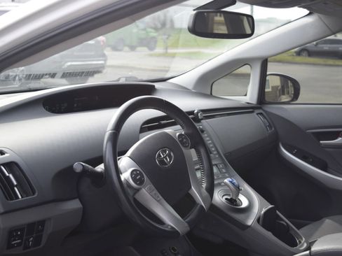 Used 2010 Toyota Prius Five image 9