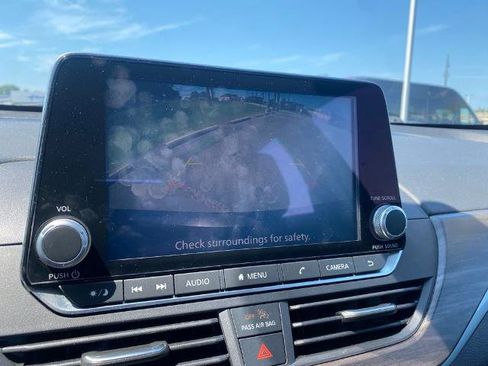 Used 2024 Nissan Altima 2.5 SV FWD image 21