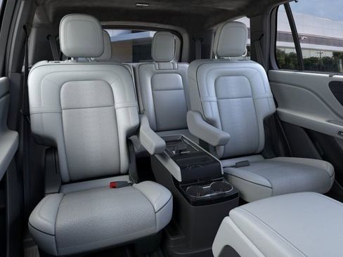 New 2026 Lincoln Aviator Black Label w/ Jet Appearance Package AWD/4WD image 12