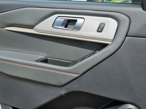 Used 2025 Ford Explorer Active w/ Active Comfort Package image 23